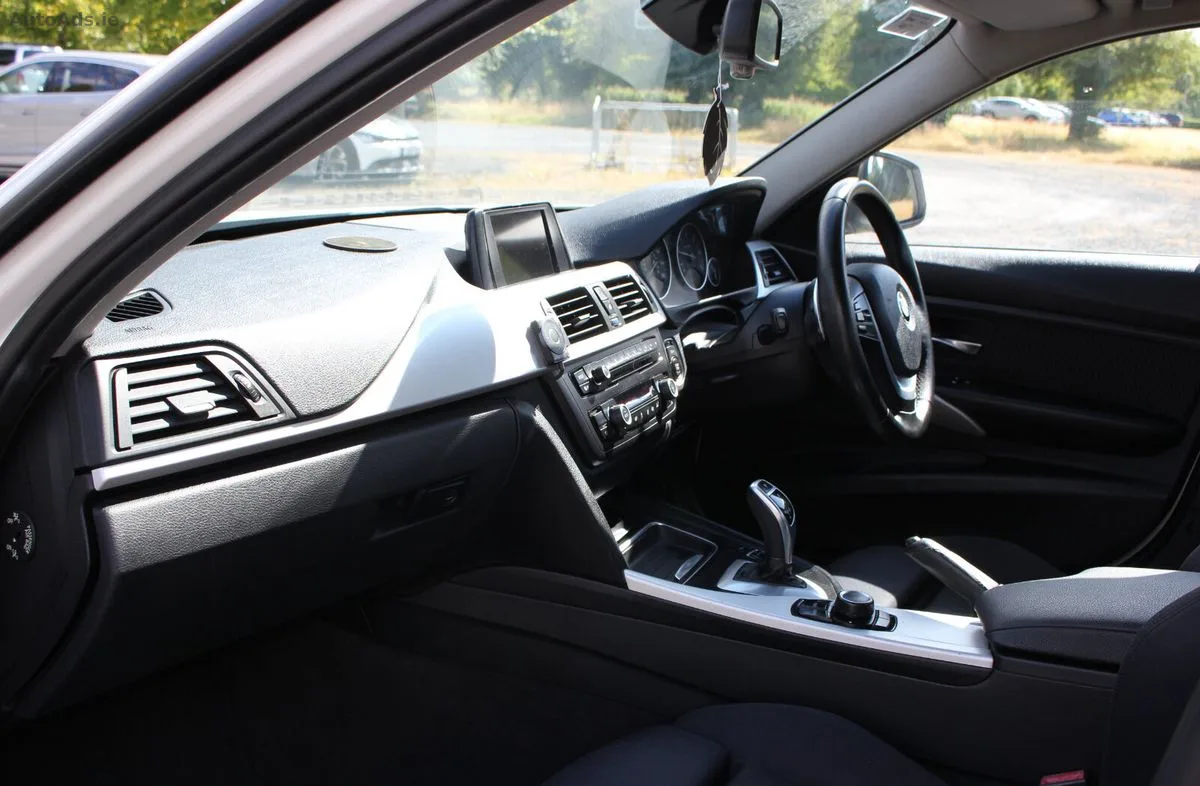 2013 BMW 3-Series – photo 18