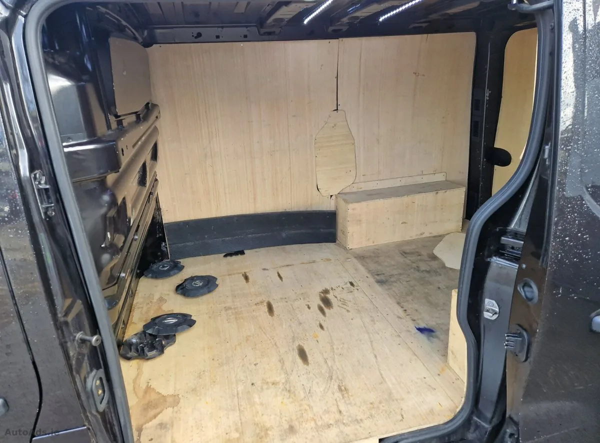 2020 Nissan NV300 – photo 9