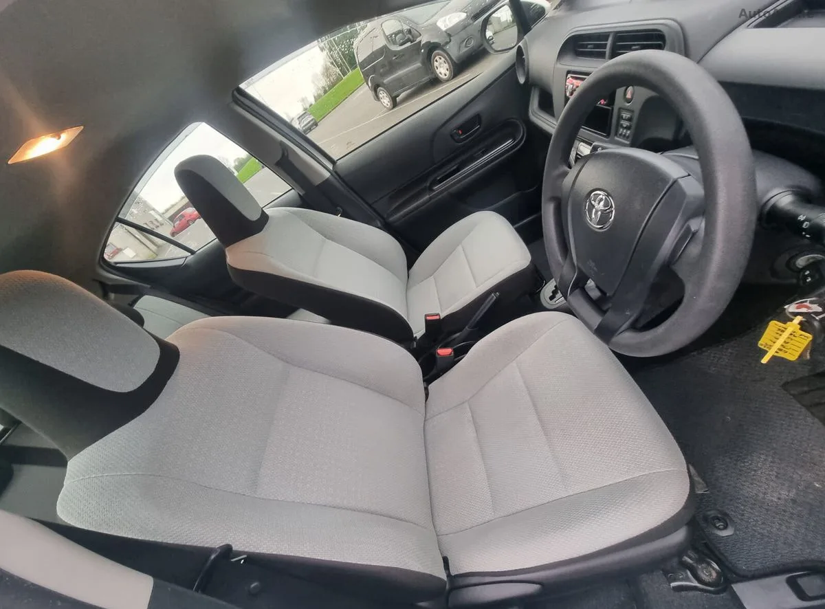 2020 Toyota Aqua – photo 16