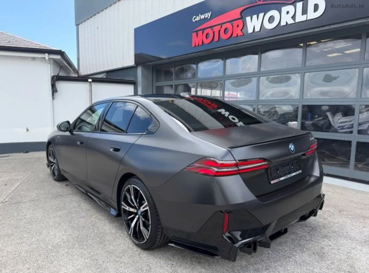 2025 BMW 5-Series – photo 2