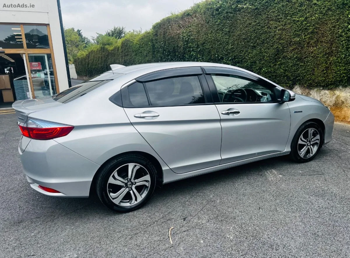 2016 Honda Grace – photo 11