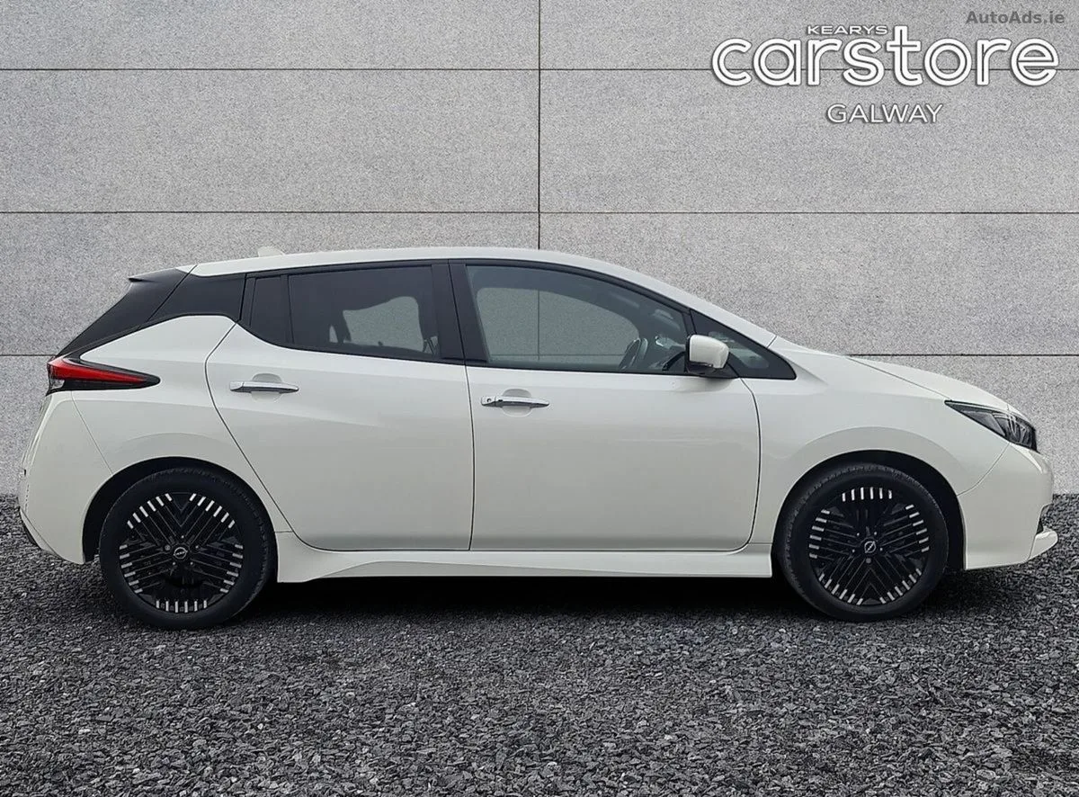 2023 Nissan Leaf – photo 2