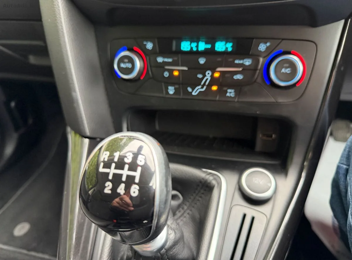 2016 Ford Focus – photo 18