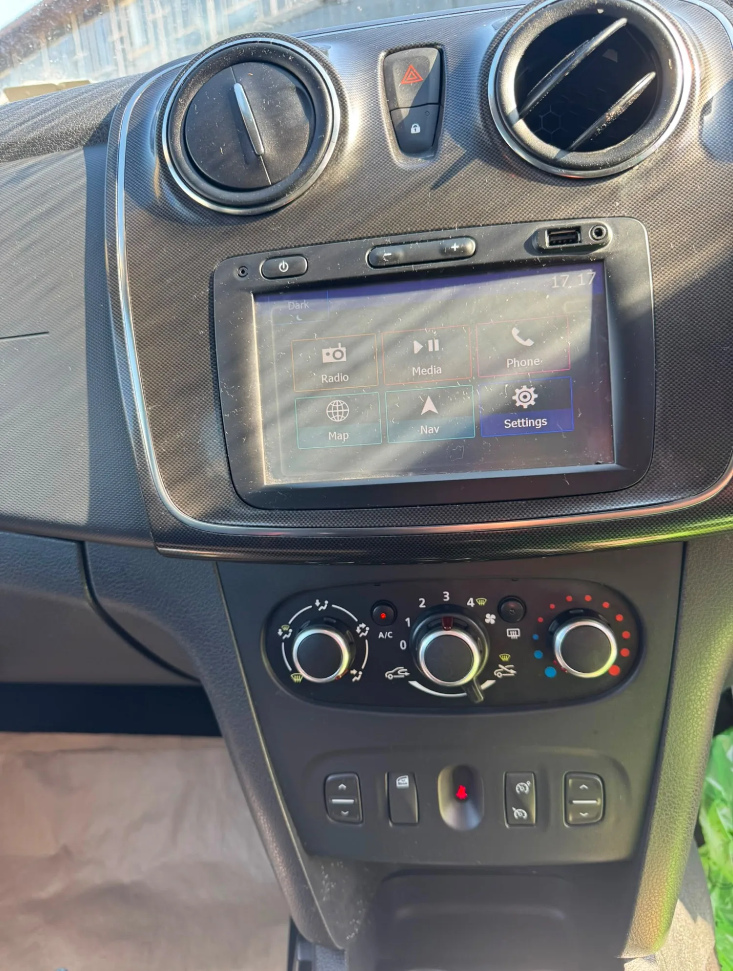 2017 Dacia Logan – photo 7