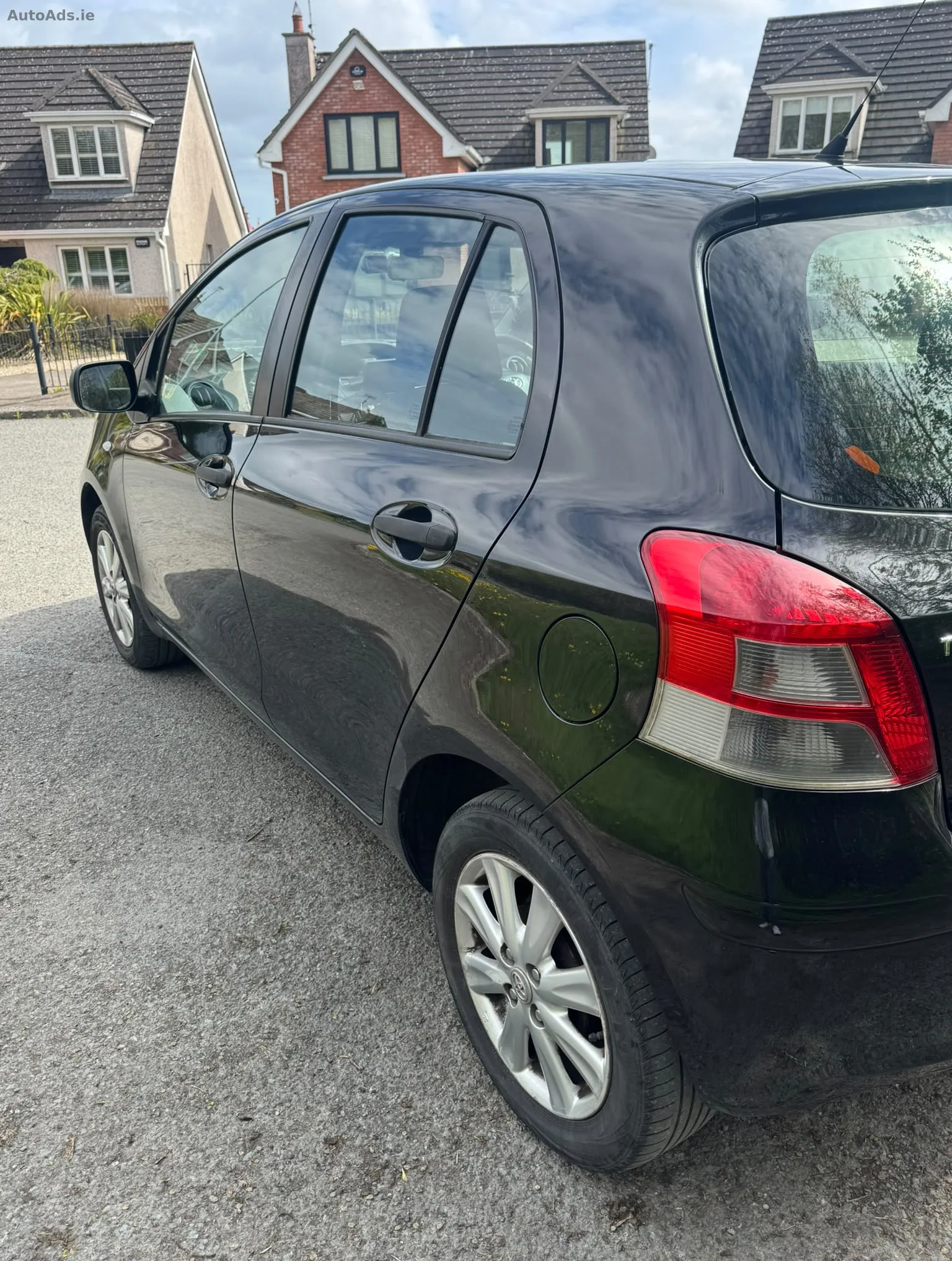 2011 Toyota Yaris – photo 5