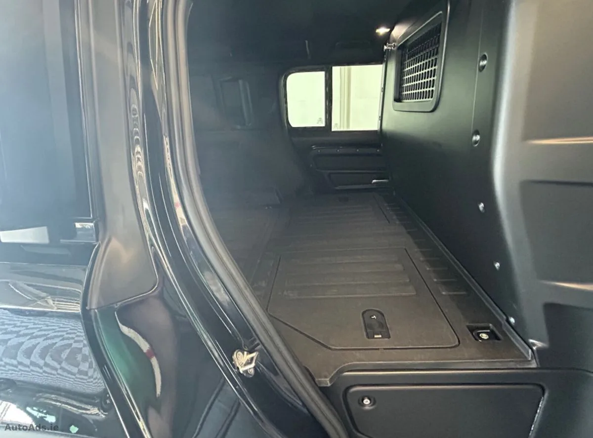 2023 Land Rover Defender – photo 11