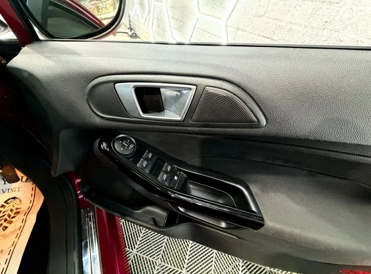 2014 Ford Fiesta – photo 13