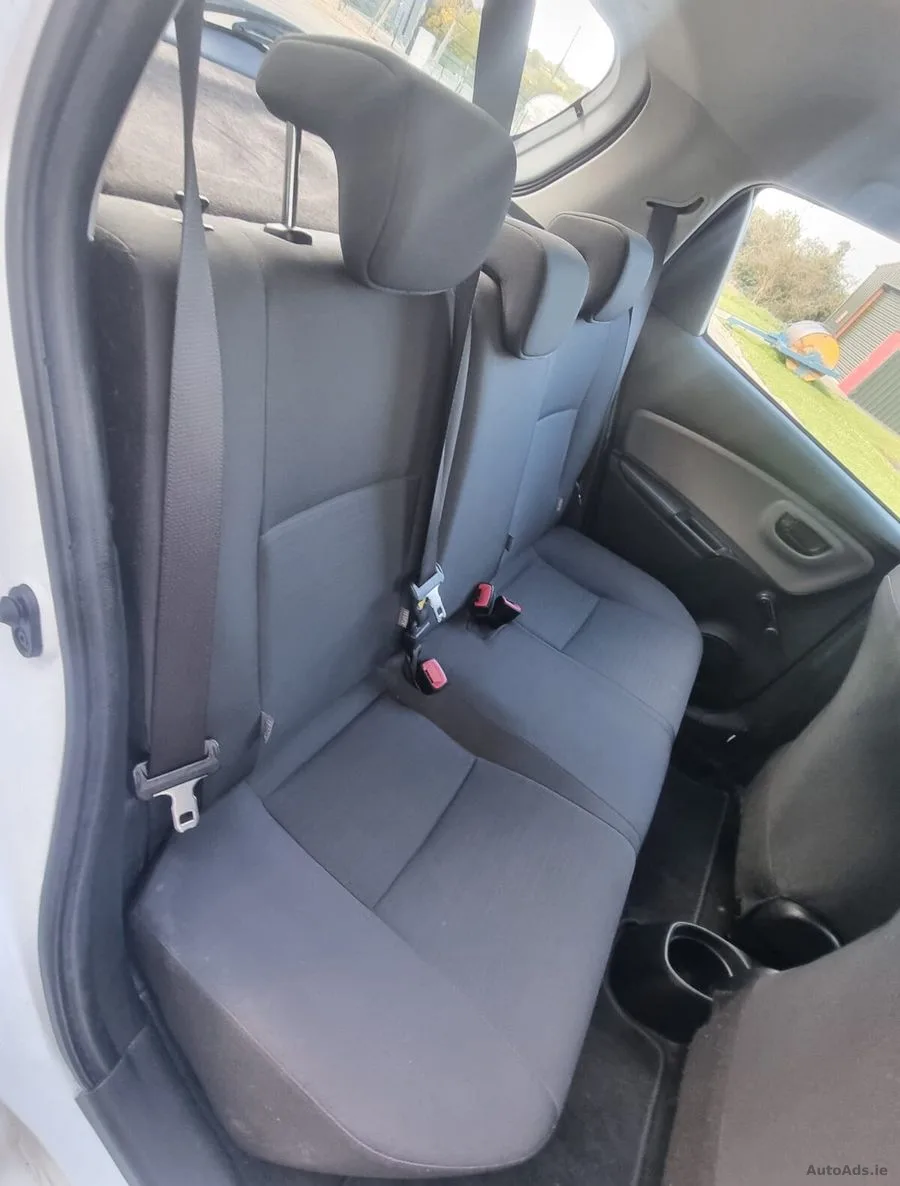 2015 Toyota Yaris – photo 18