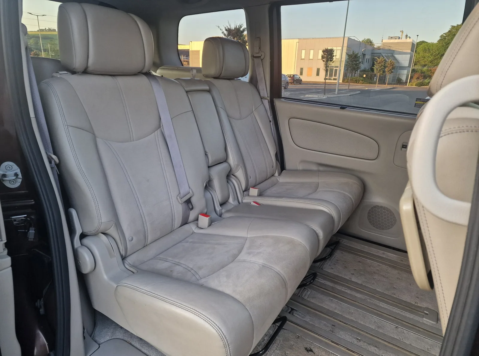 2014 Nissan Serena – photo 2