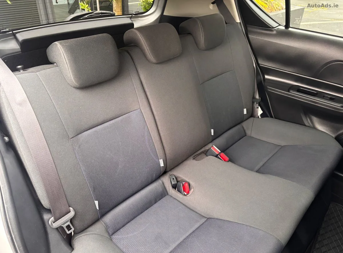 2017 Toyota Aqua – photo 11