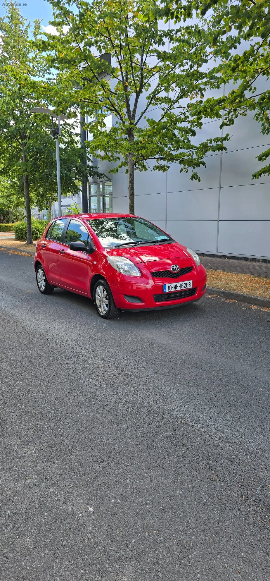 2010 Toyota Yaris – photo 1