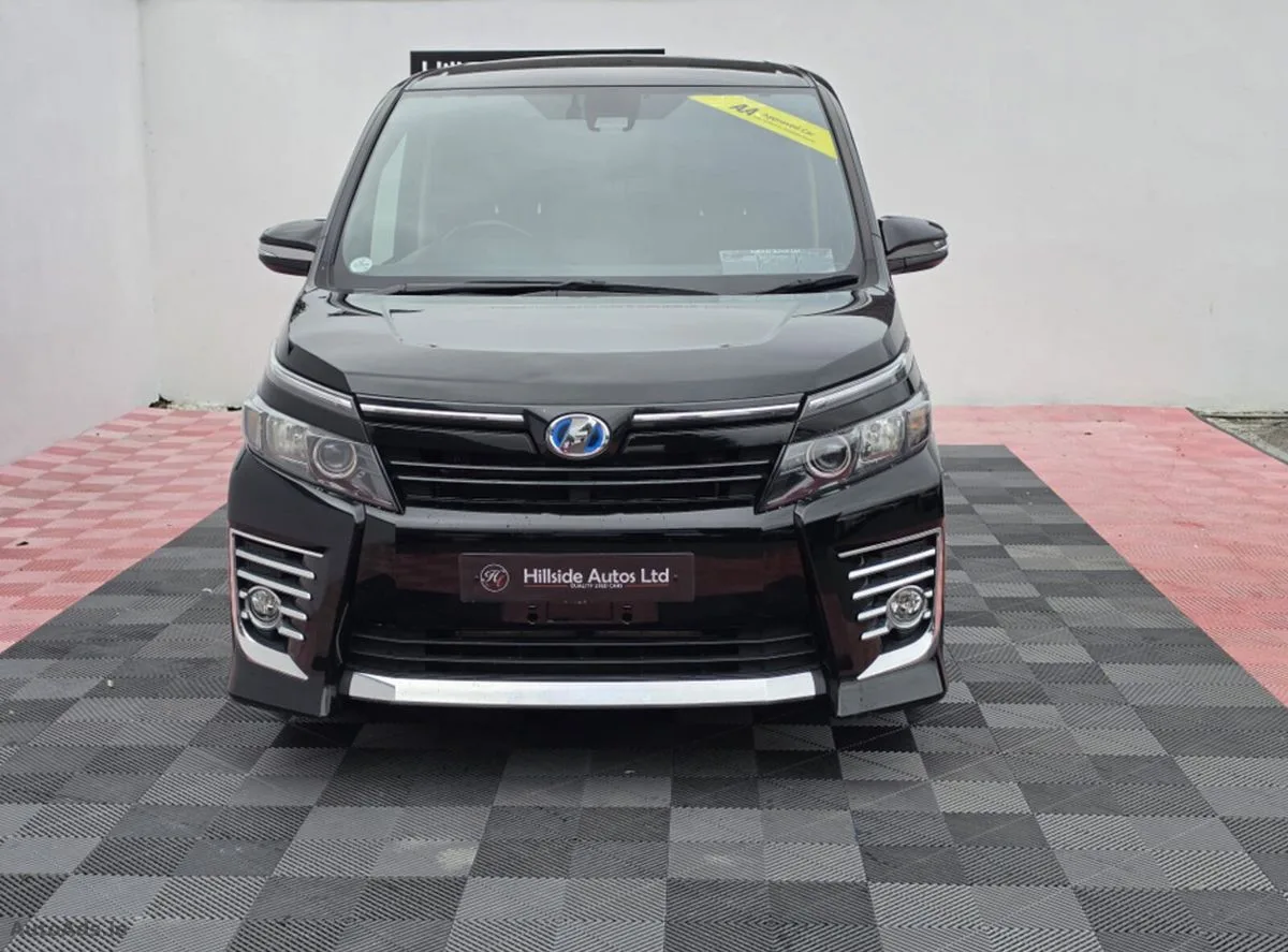 2016 Toyota Voxy – photo 2