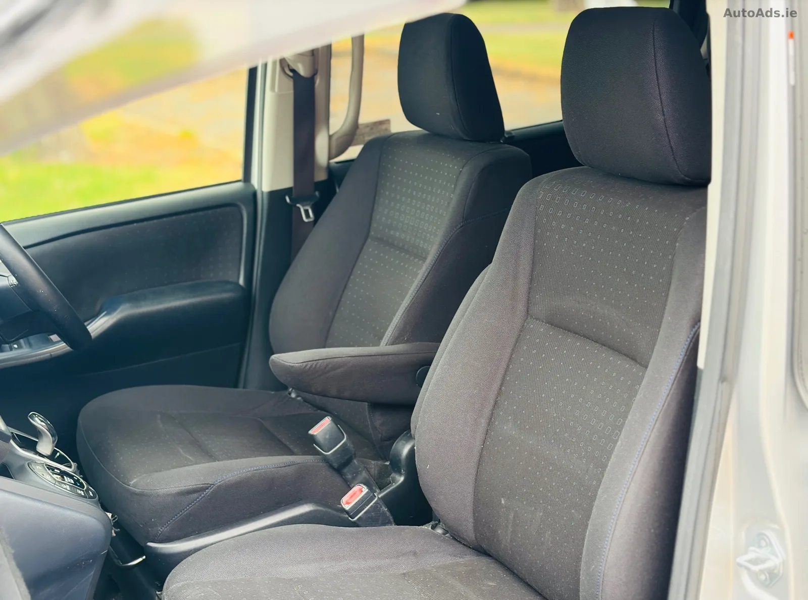 2015 Toyota Voxy – photo 14