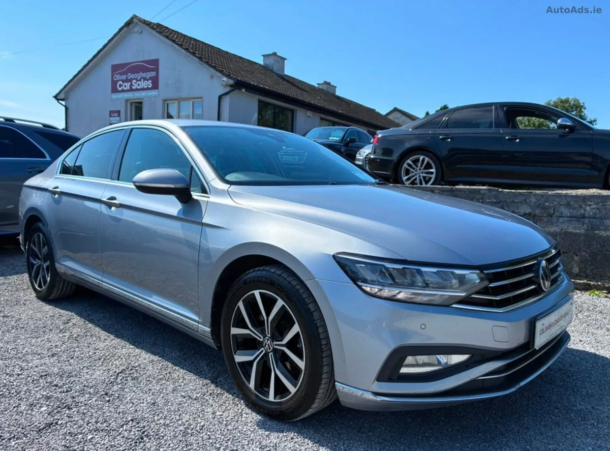 2022 Volkswagen Passat – photo 1