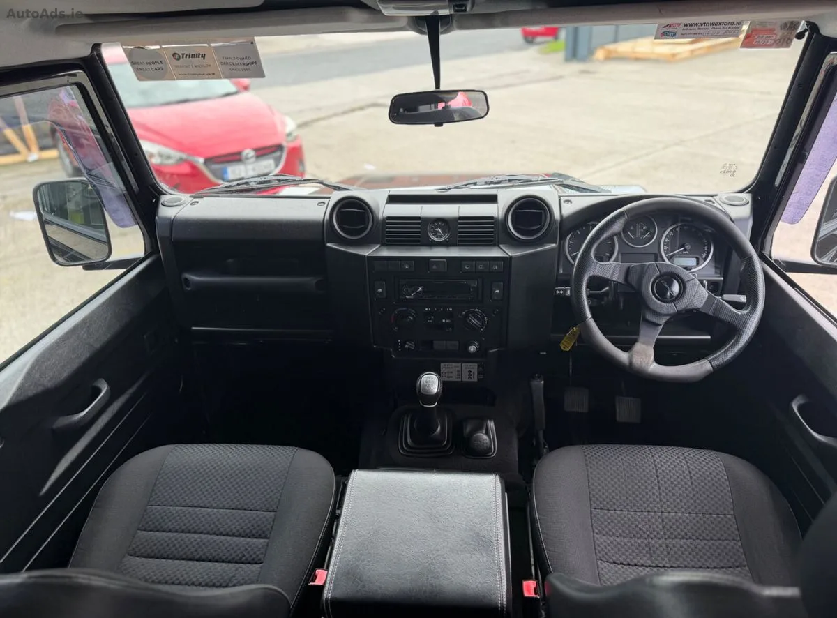 2011 Land Rover Defender – photo 11