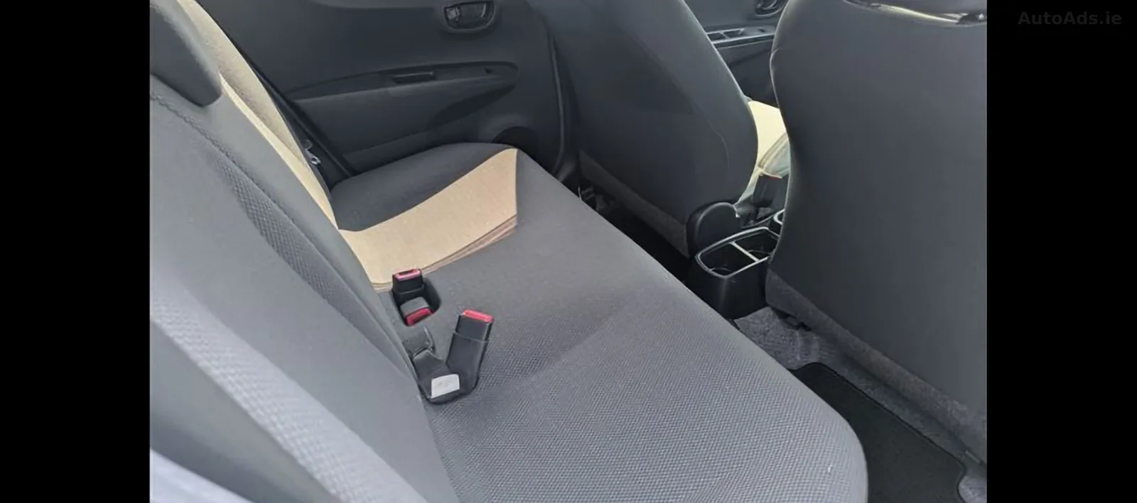 2013 Toyota Vitz – photo 6