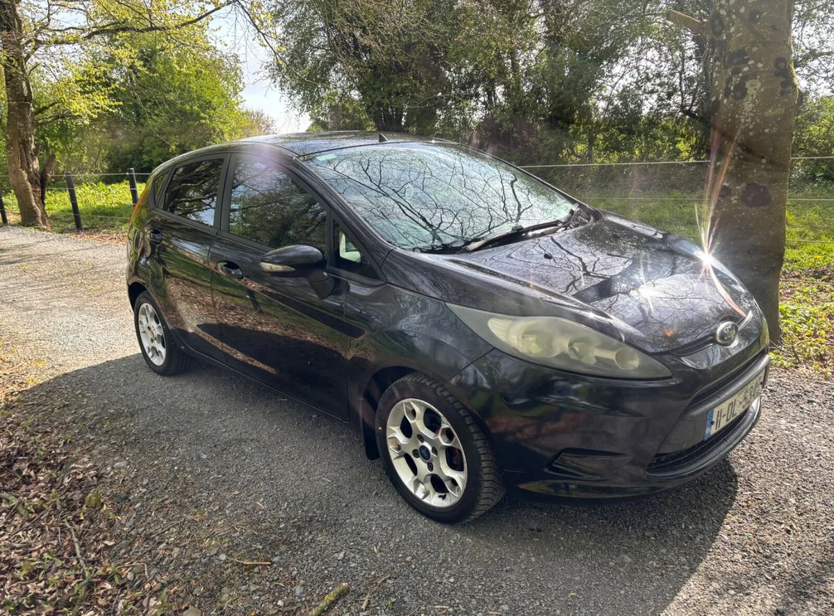 2011 Ford Fiesta – photo 2