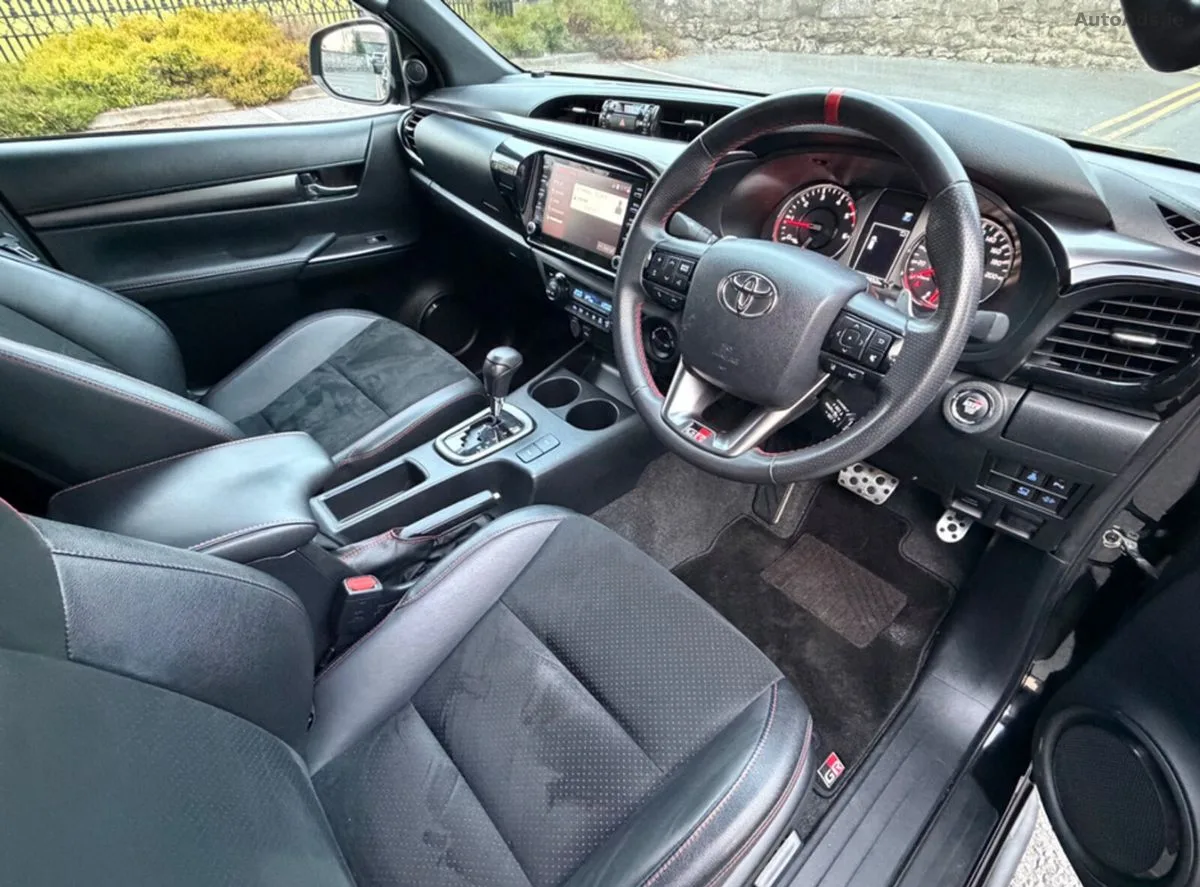2024 Toyota Hilux – photo 8