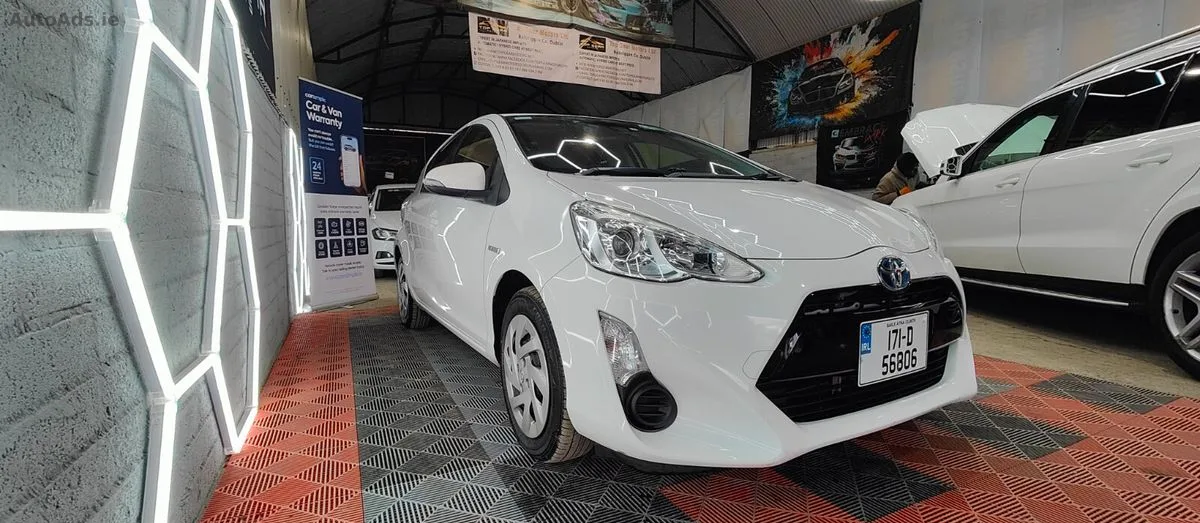 2017 Toyota Aqua – photo 3