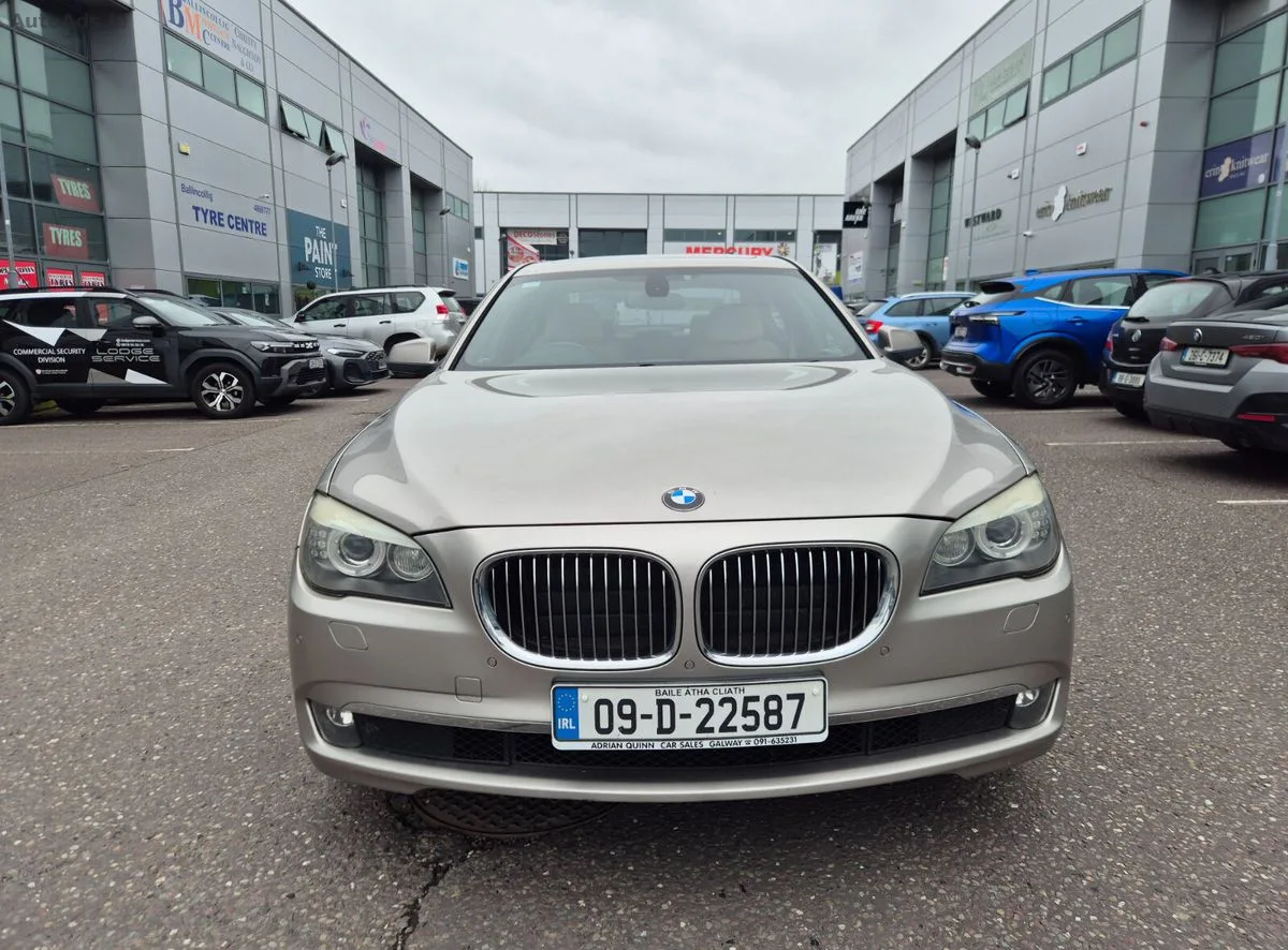 2009 BMW 7-Series – photo 2