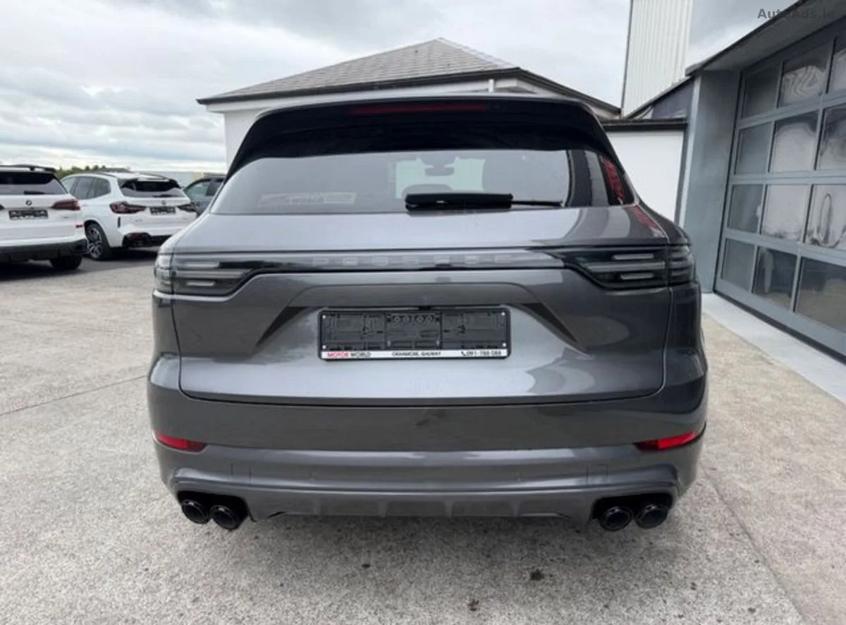 2023 Porsche Cayenne – photo 3