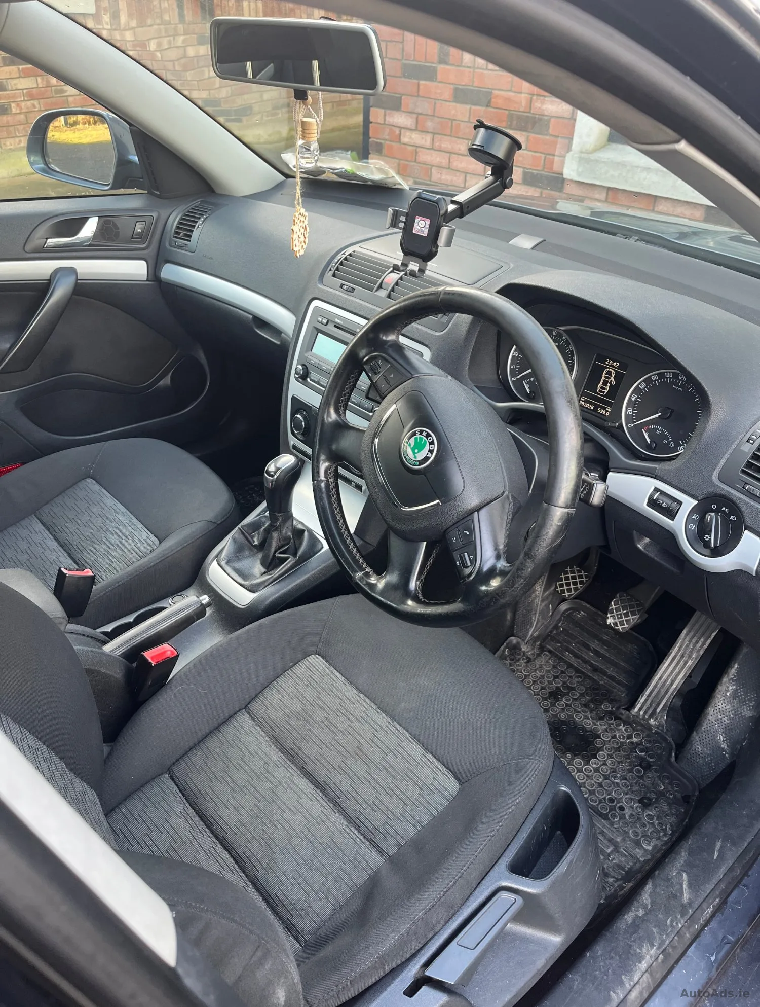 2011 Skoda Octavia – photo 2