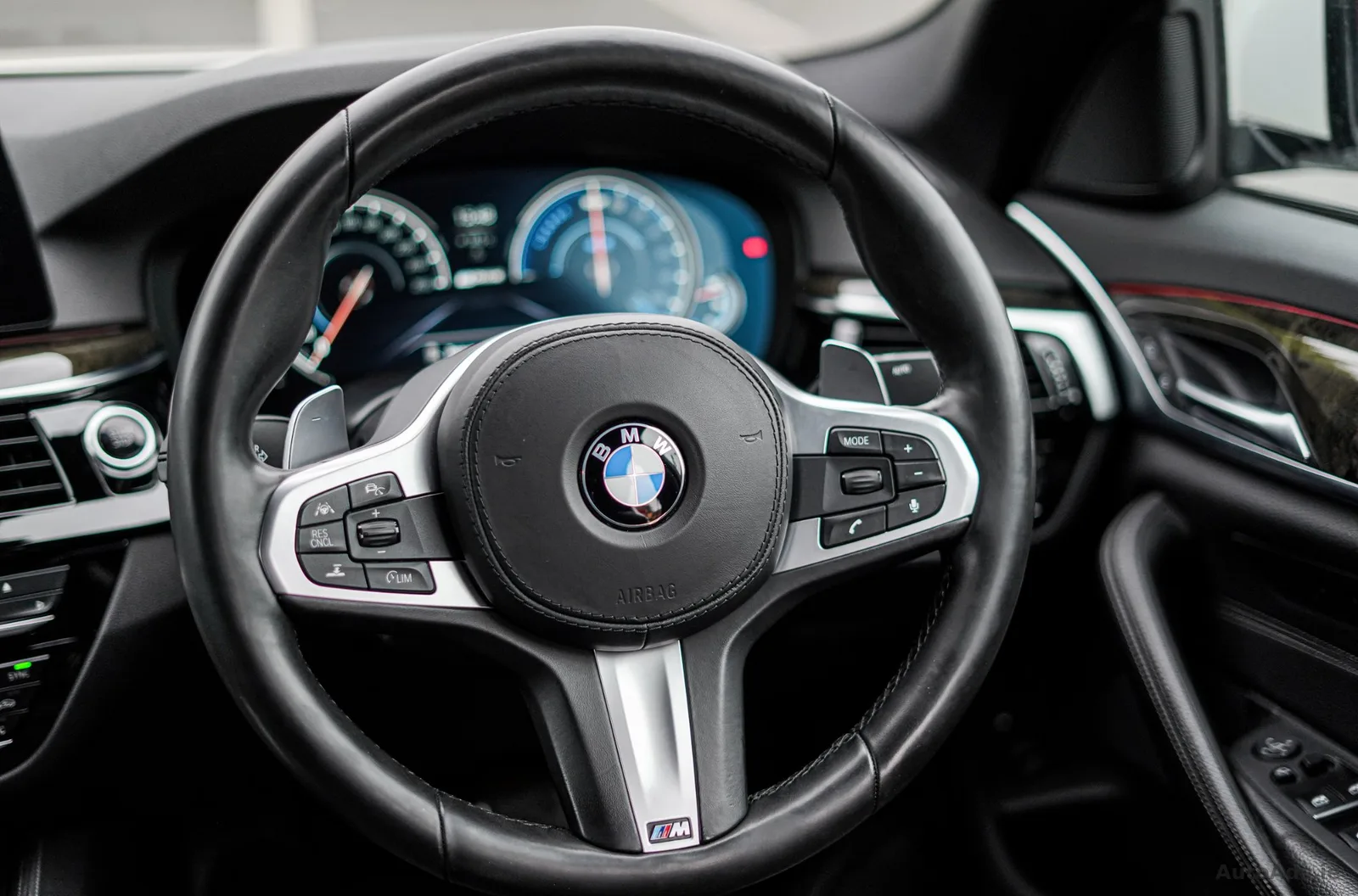 2018 BMW 5 Series – photo 10