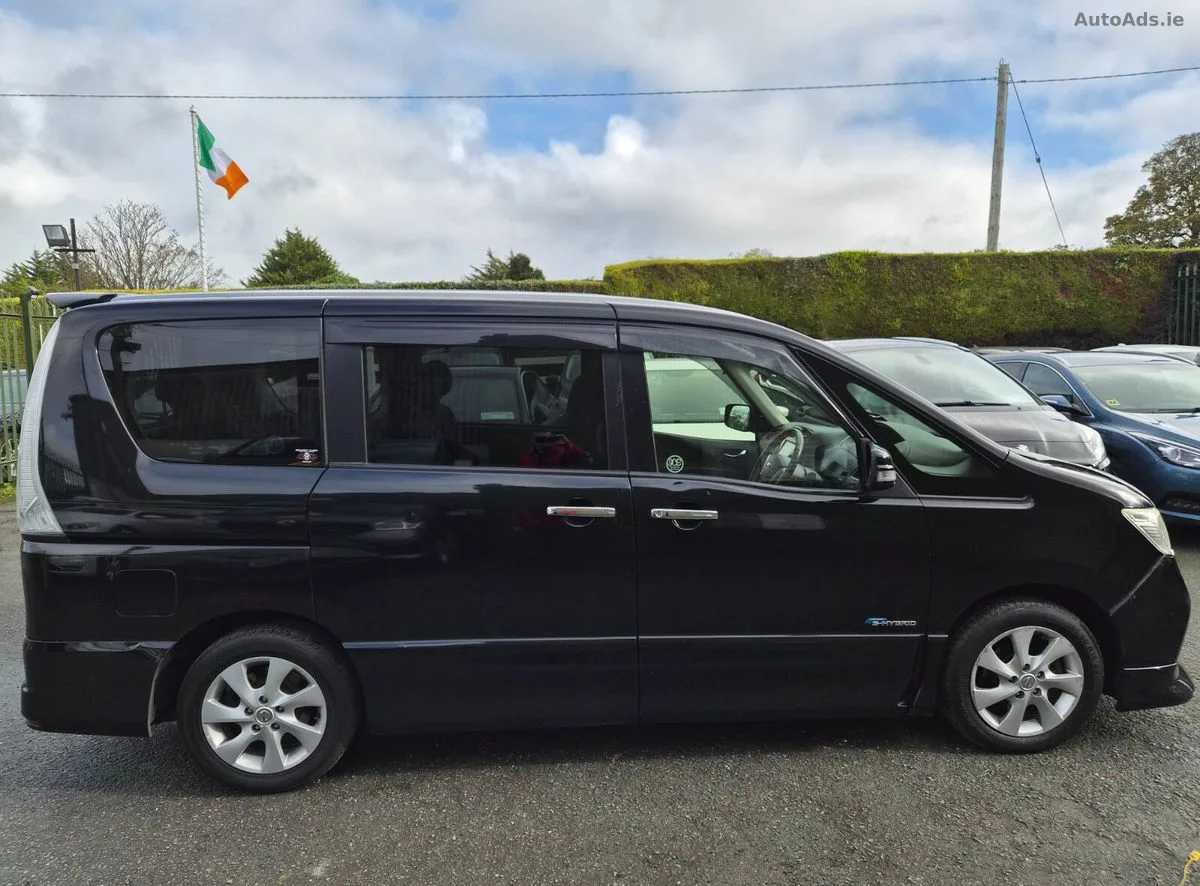 2013 Nissan Serena – photo 3