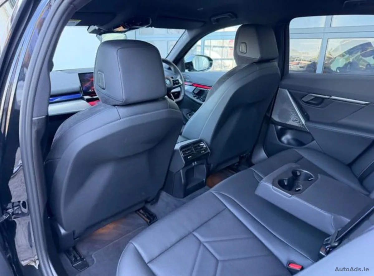 2025 BMW 5-Series – photo 14