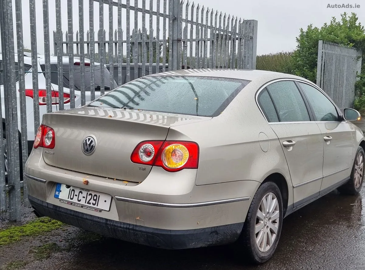 2010 Volkswagen Passat – photo 2