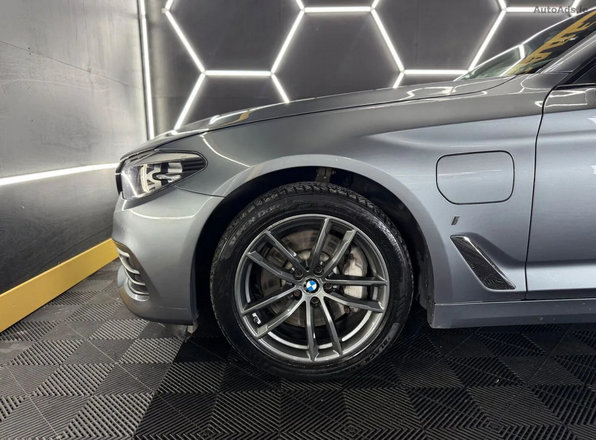 2017 BMW 5-Series – photo 15