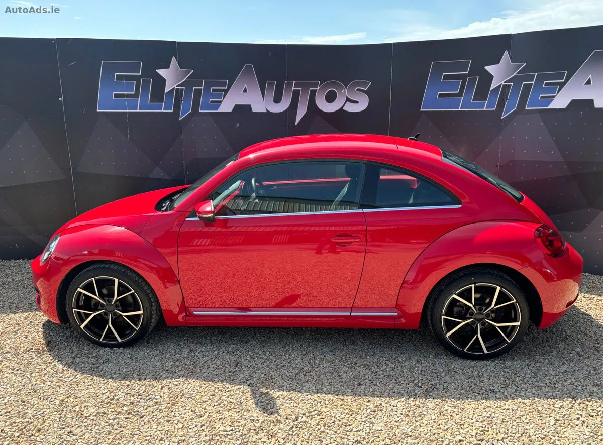 2012 Volkswagen Beetle – photo 2