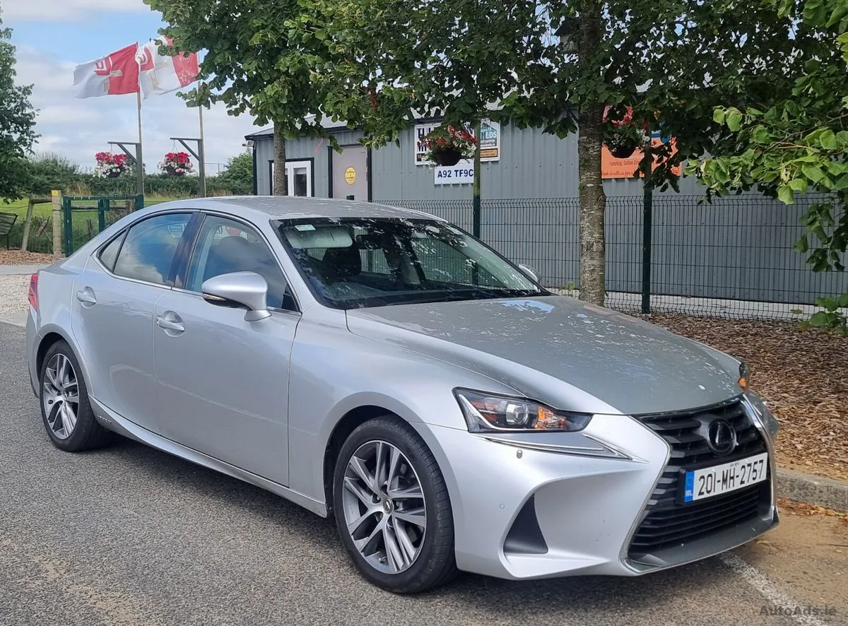 2020 Lexus IS – photo 2
