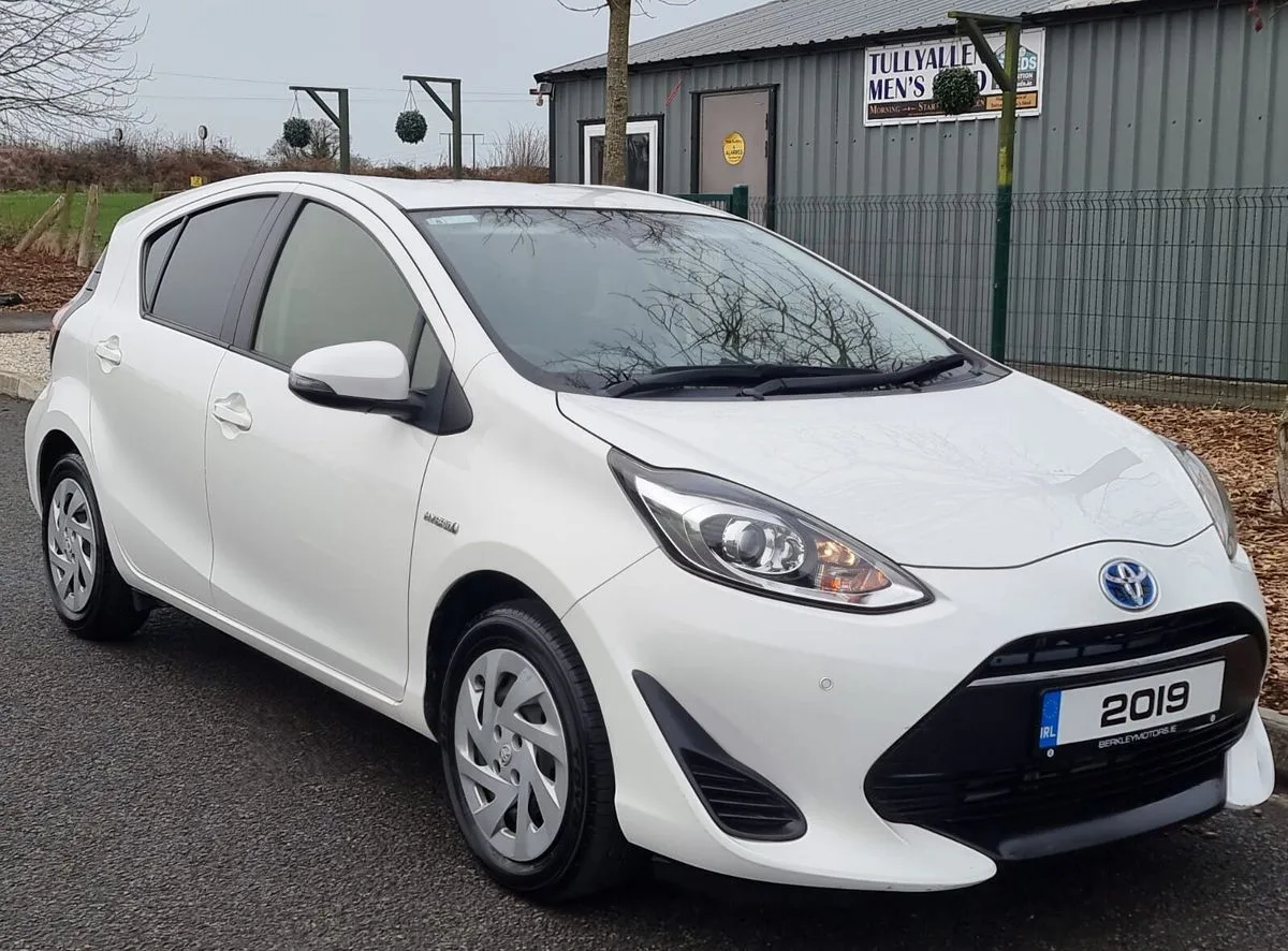 2019 Toyota Aqua – photo 2