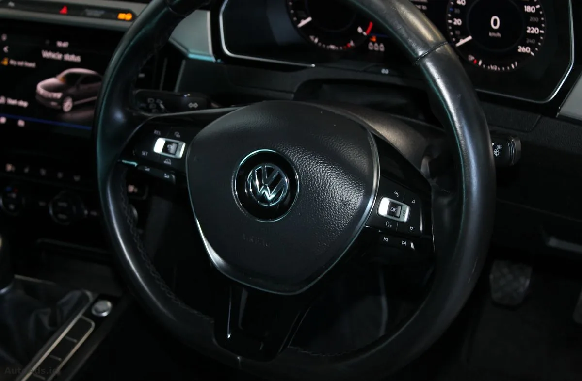 2018 Volkswagen Passat – photo 12