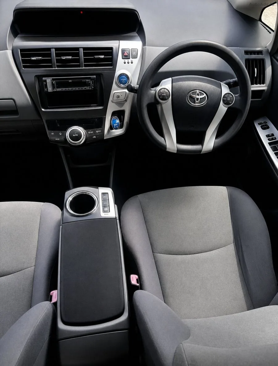 2014 Toyota Prius – photo 2