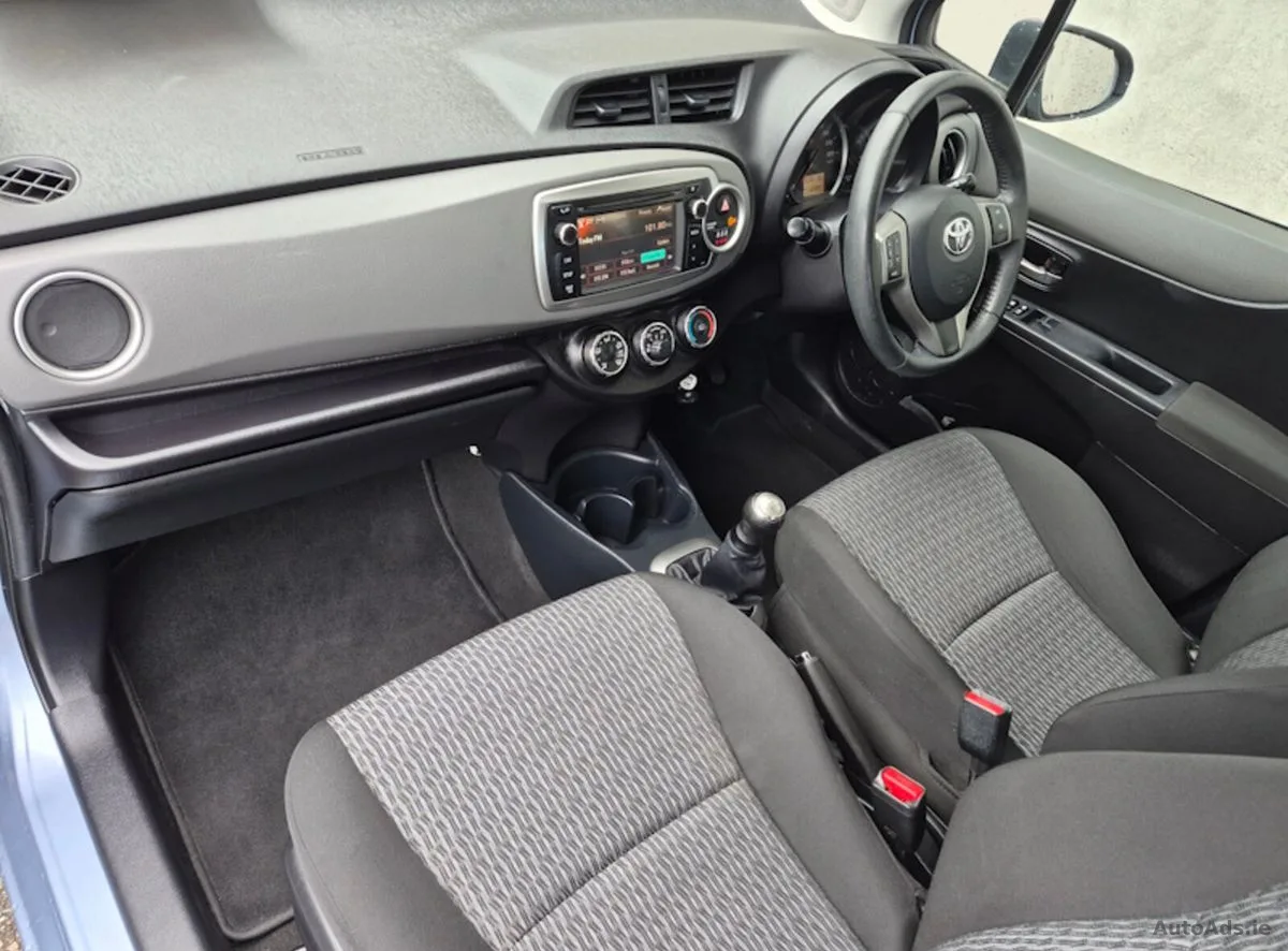 2014 Toyota Yaris – photo 12