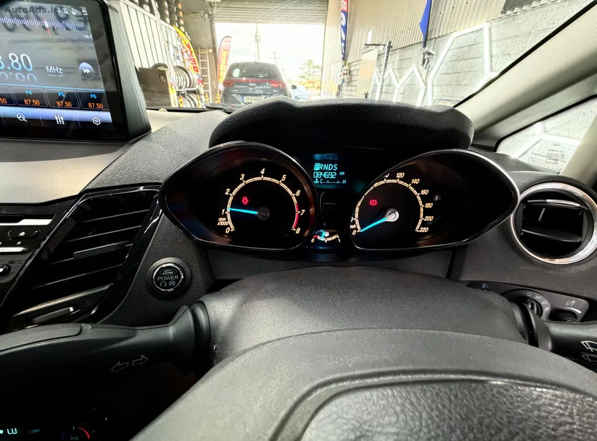 2014 Ford Fiesta – photo 10