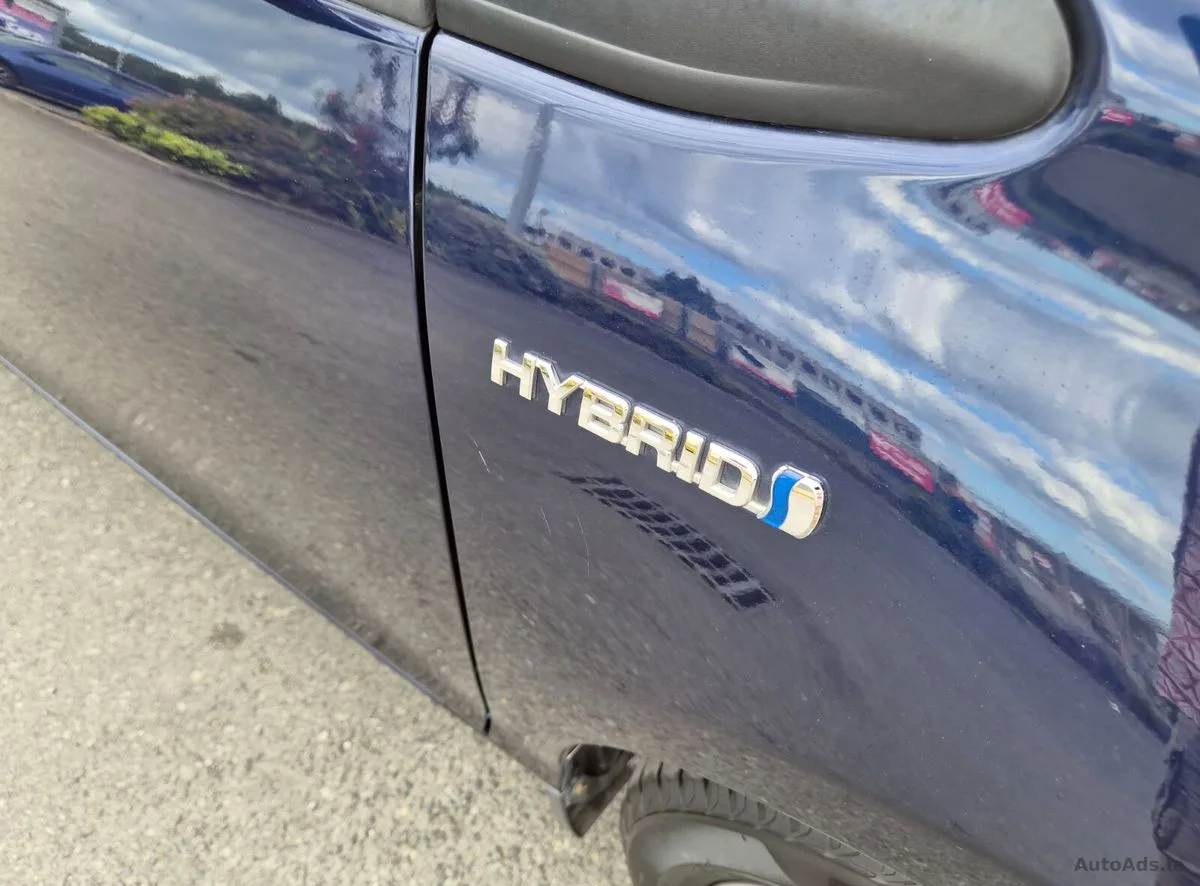 2017 Toyota Vitz – photo 10