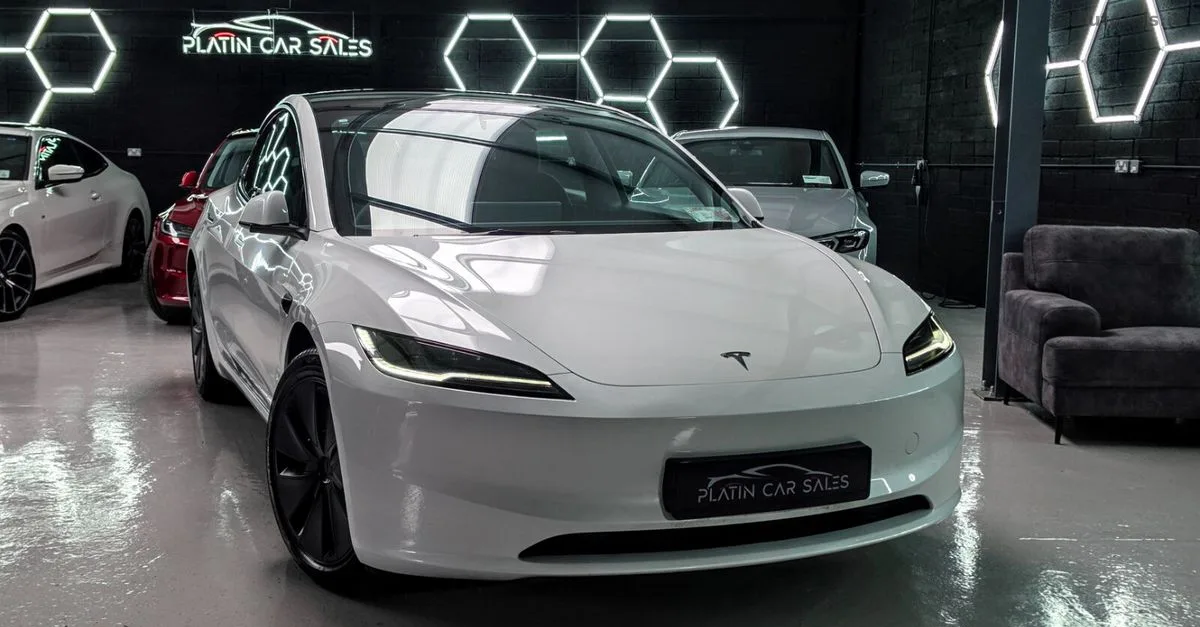 2025 Tesla Model 3 – photo 4