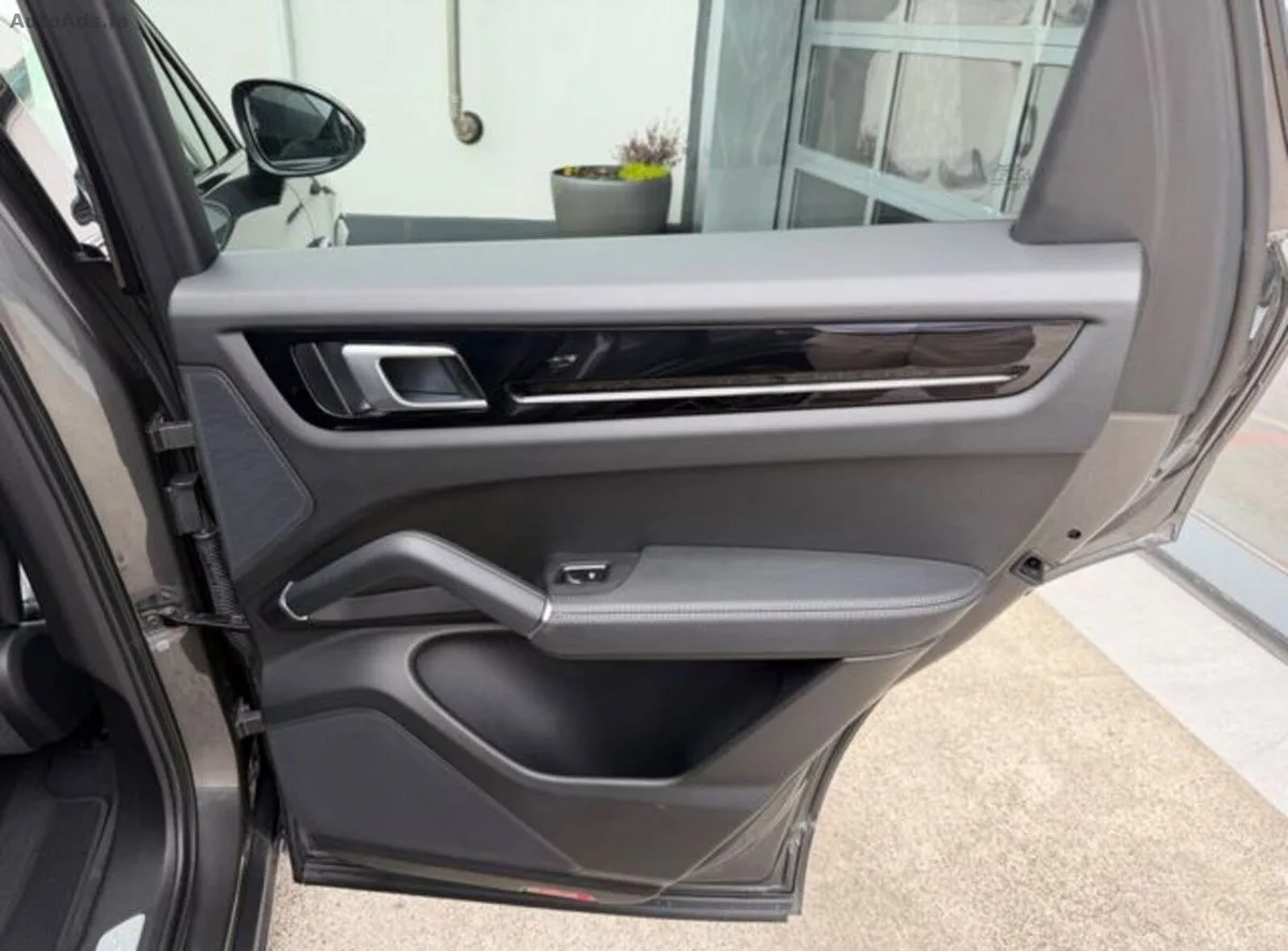 2023 Porsche Cayenne – photo 18