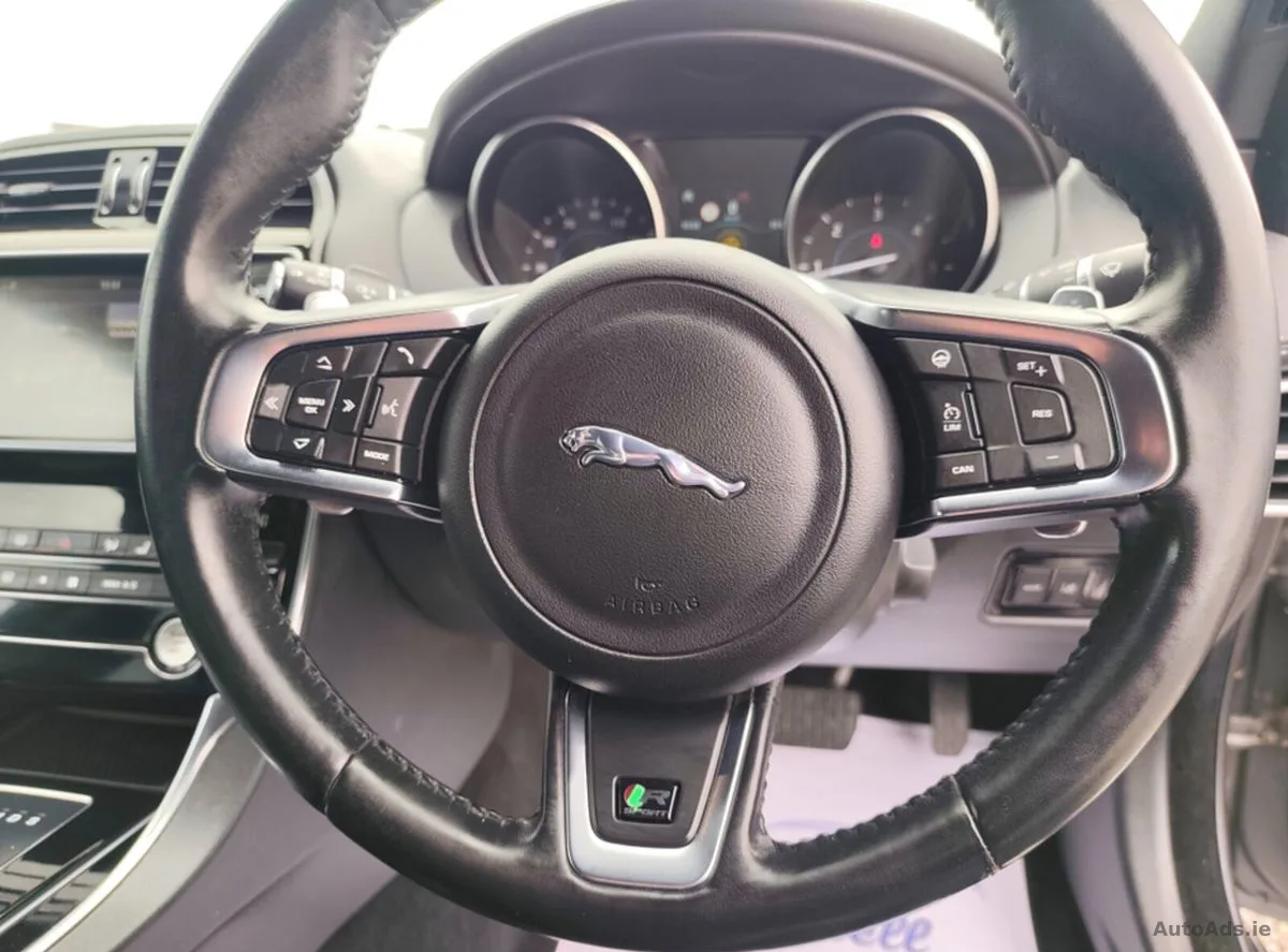 2018 Jaguar XE – photo 11