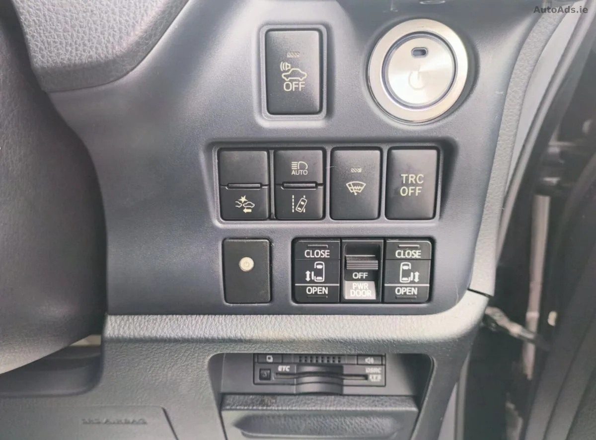 2016 Toyota Voxy – photo 13