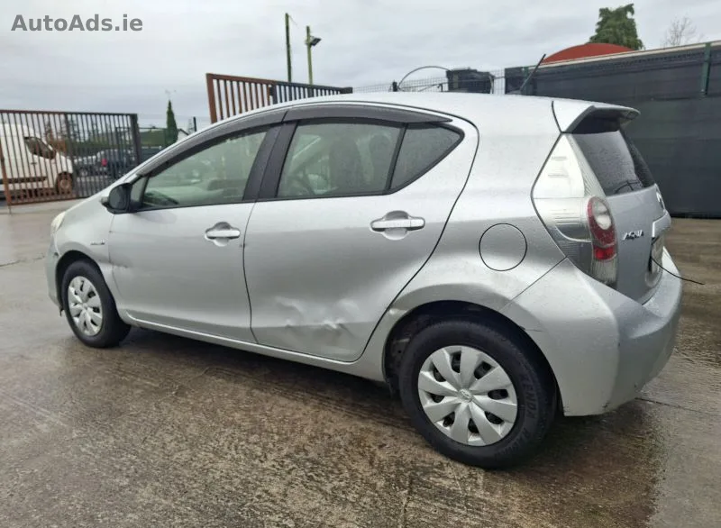 2014 Toyota Aqua – photo 5