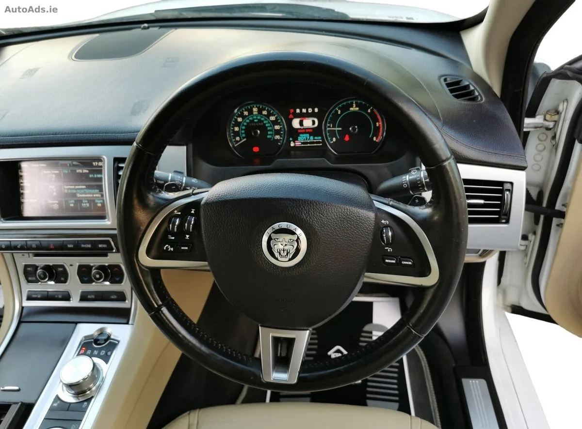 2011 Jaguar XF – photo 20