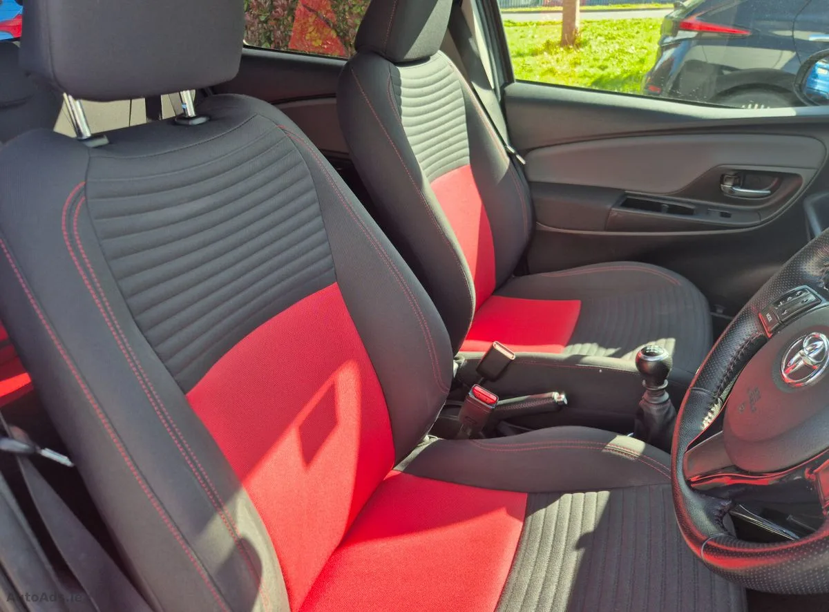 2014 Toyota Yaris – photo 10