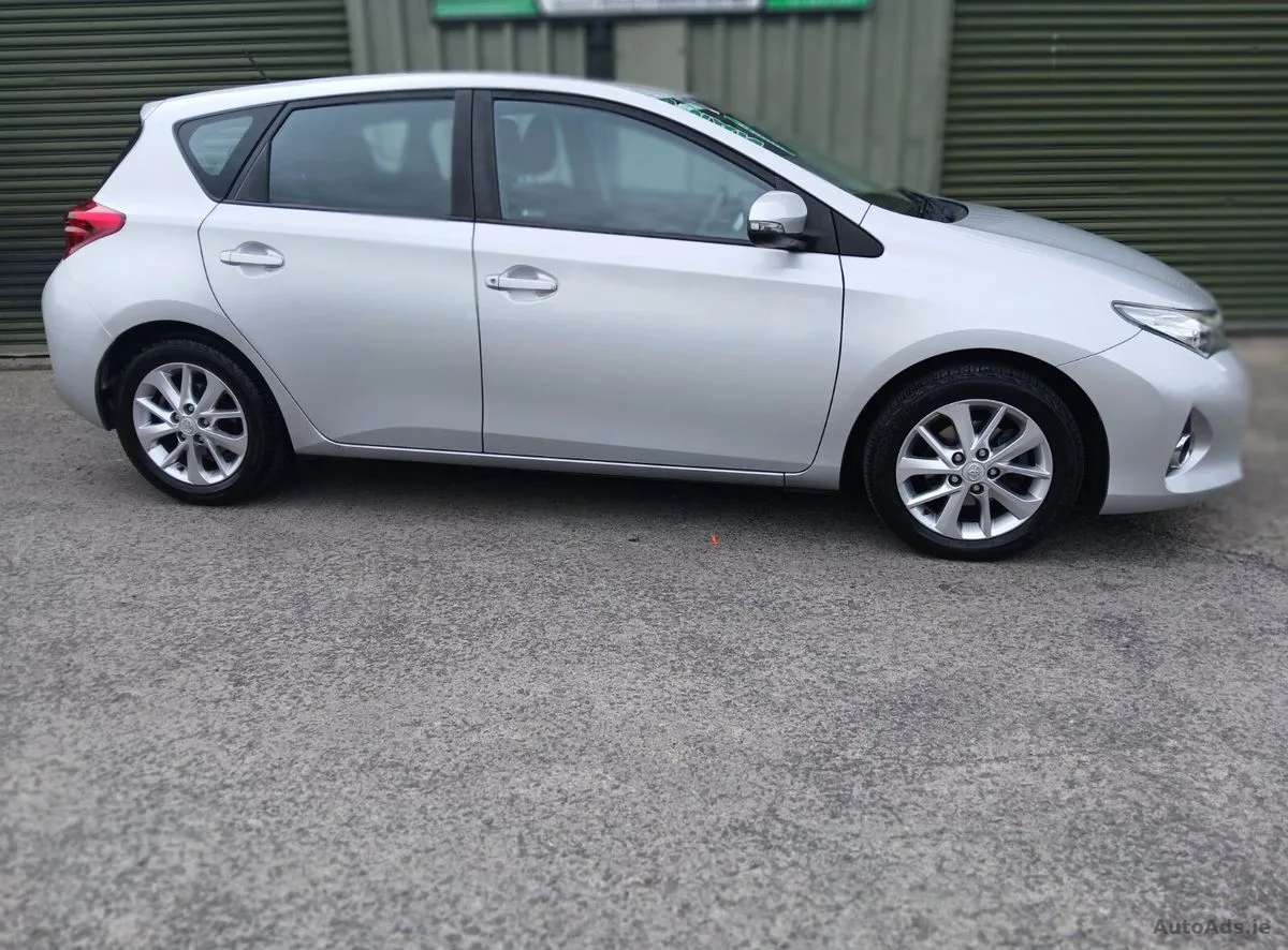 2014 Toyota Auris – photo 4