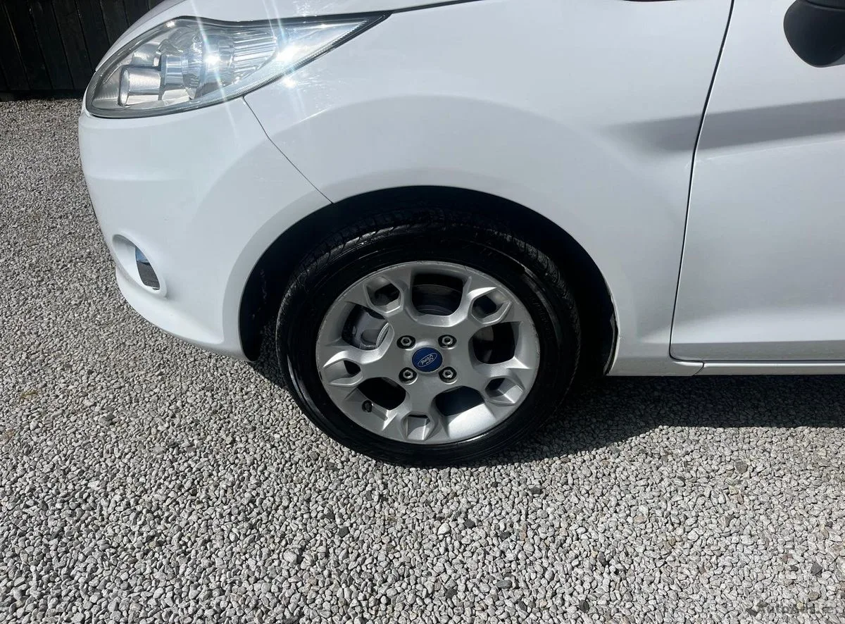 2012 Ford Fiesta – photo 3