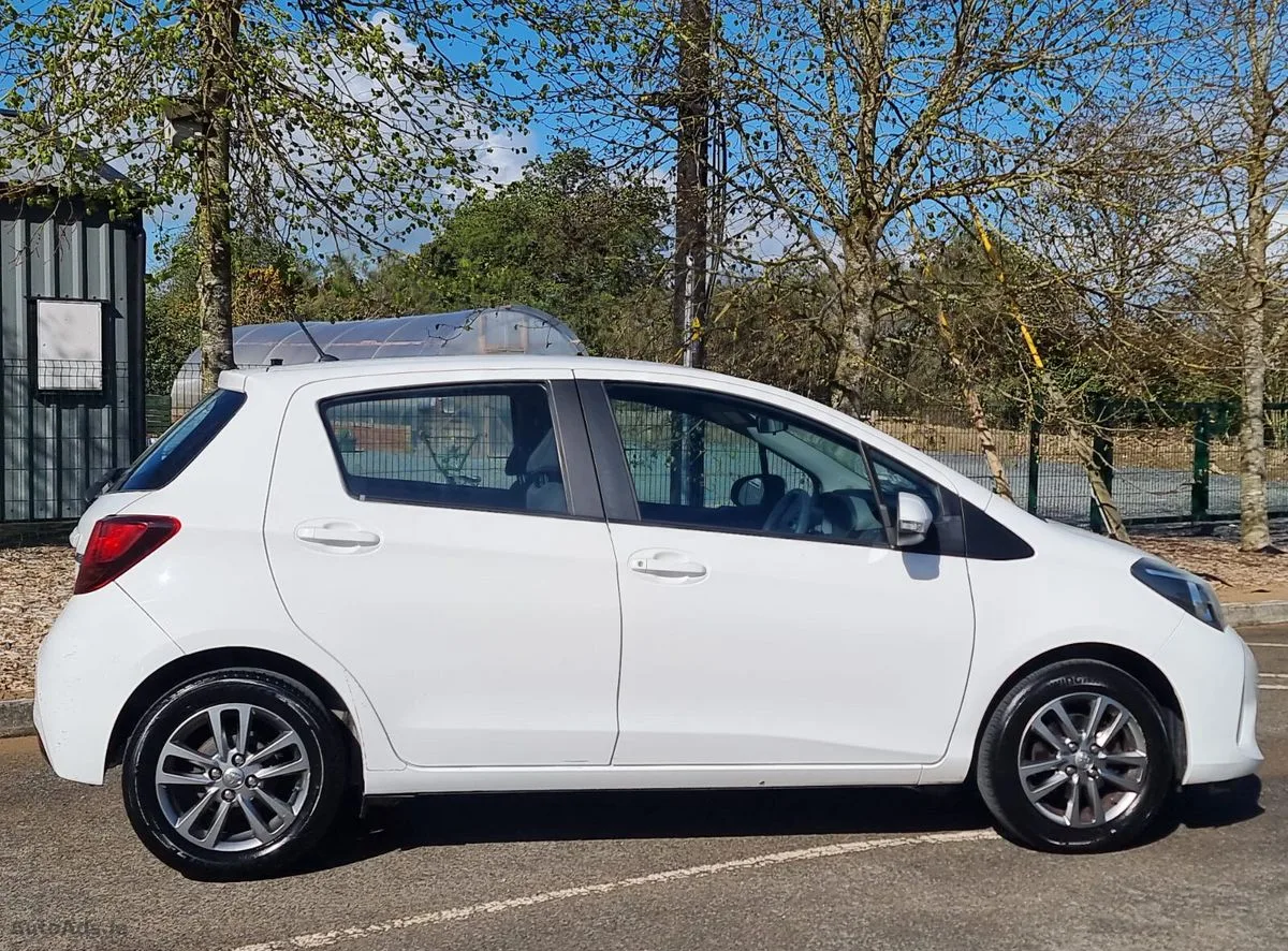 2015 Toyota Yaris – photo 12