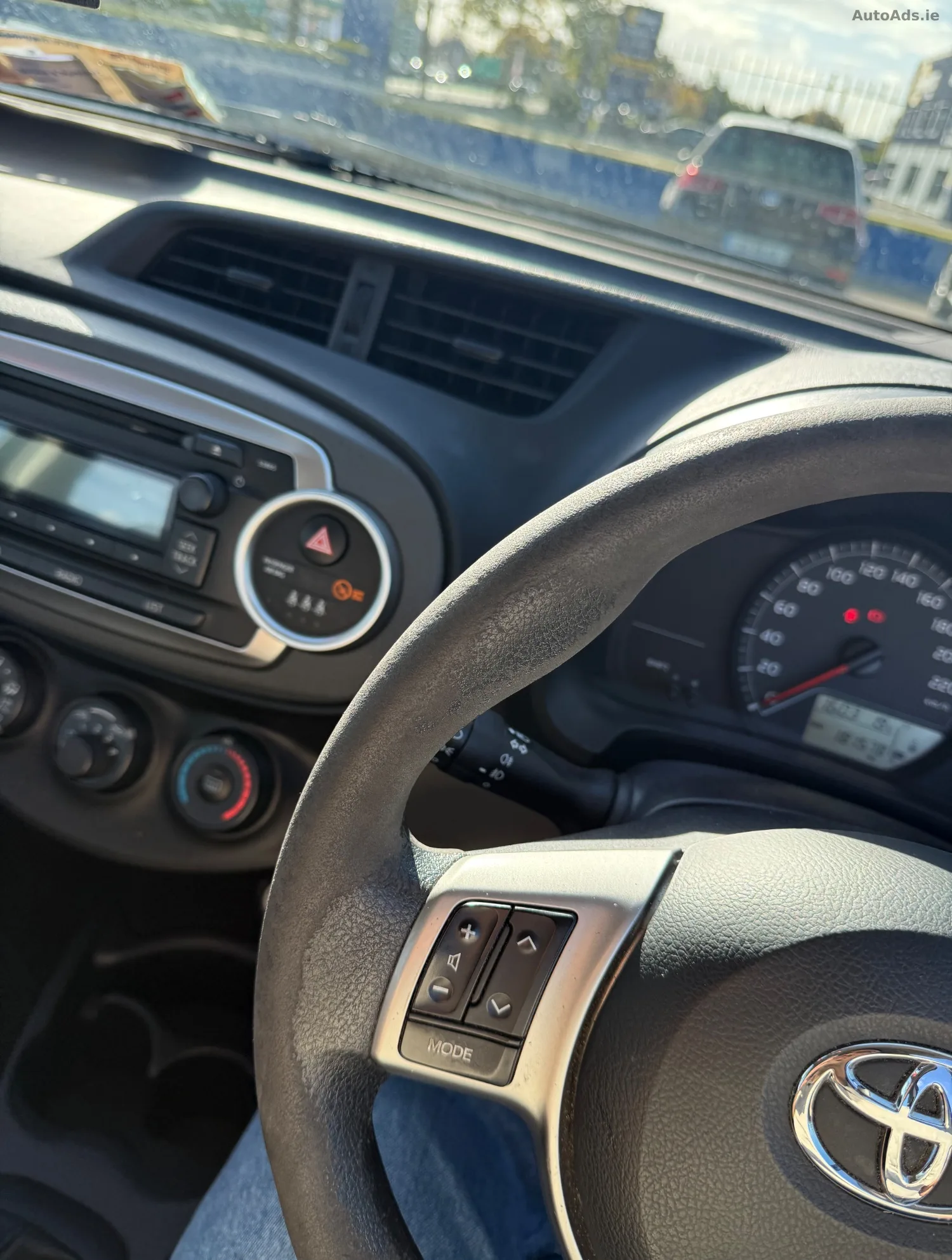 2013 Toyota Yaris – photo 8
